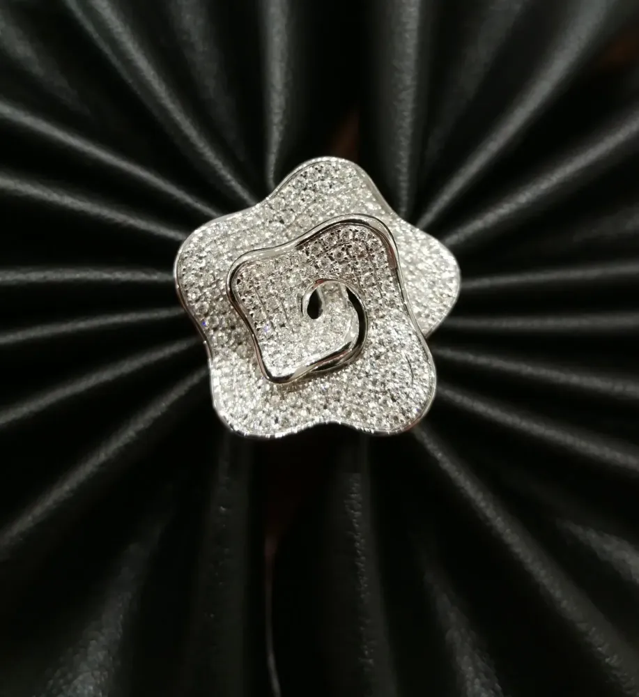 bague fleur or